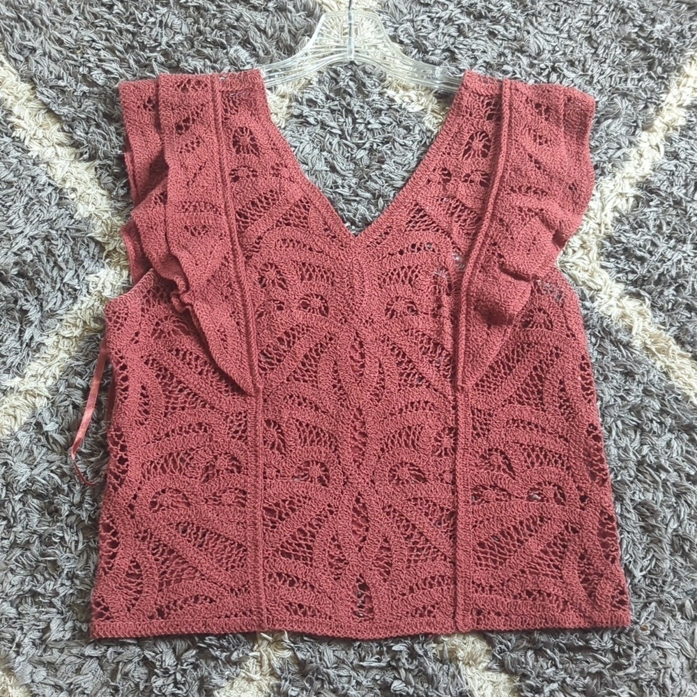 White House Black Market Linen Crochet Flutter Sleeve Maroon Blouse Size Small - Picture 2 of 7